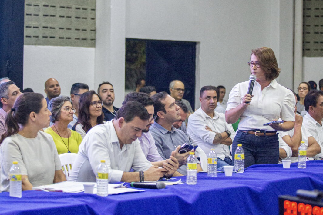 Durante ‘Ouvir para Mudar’, Débora reivindica ações para o Agreste