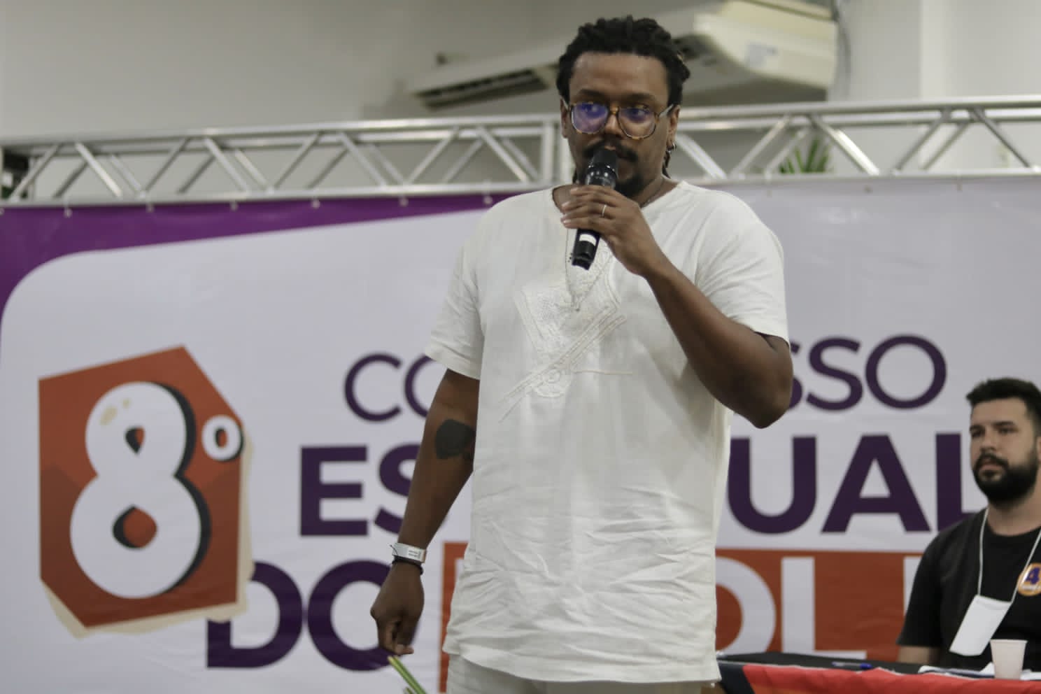 Tiago Paraíba é reeleito presidente do PSOL Pernambuco