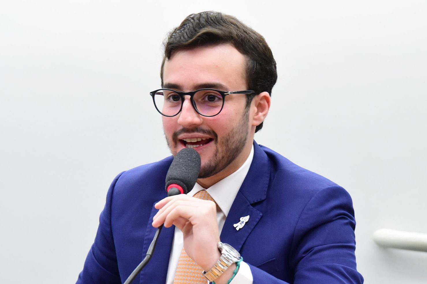 Lula da Fonte lidera debate sobre elevada taxa de juros no Brasil