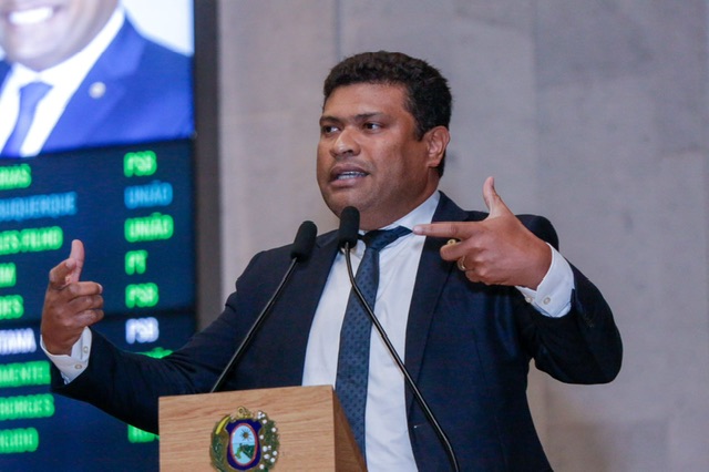 Deputado critica câmeras corporais na PMPE e sugere medida para professores e médicos