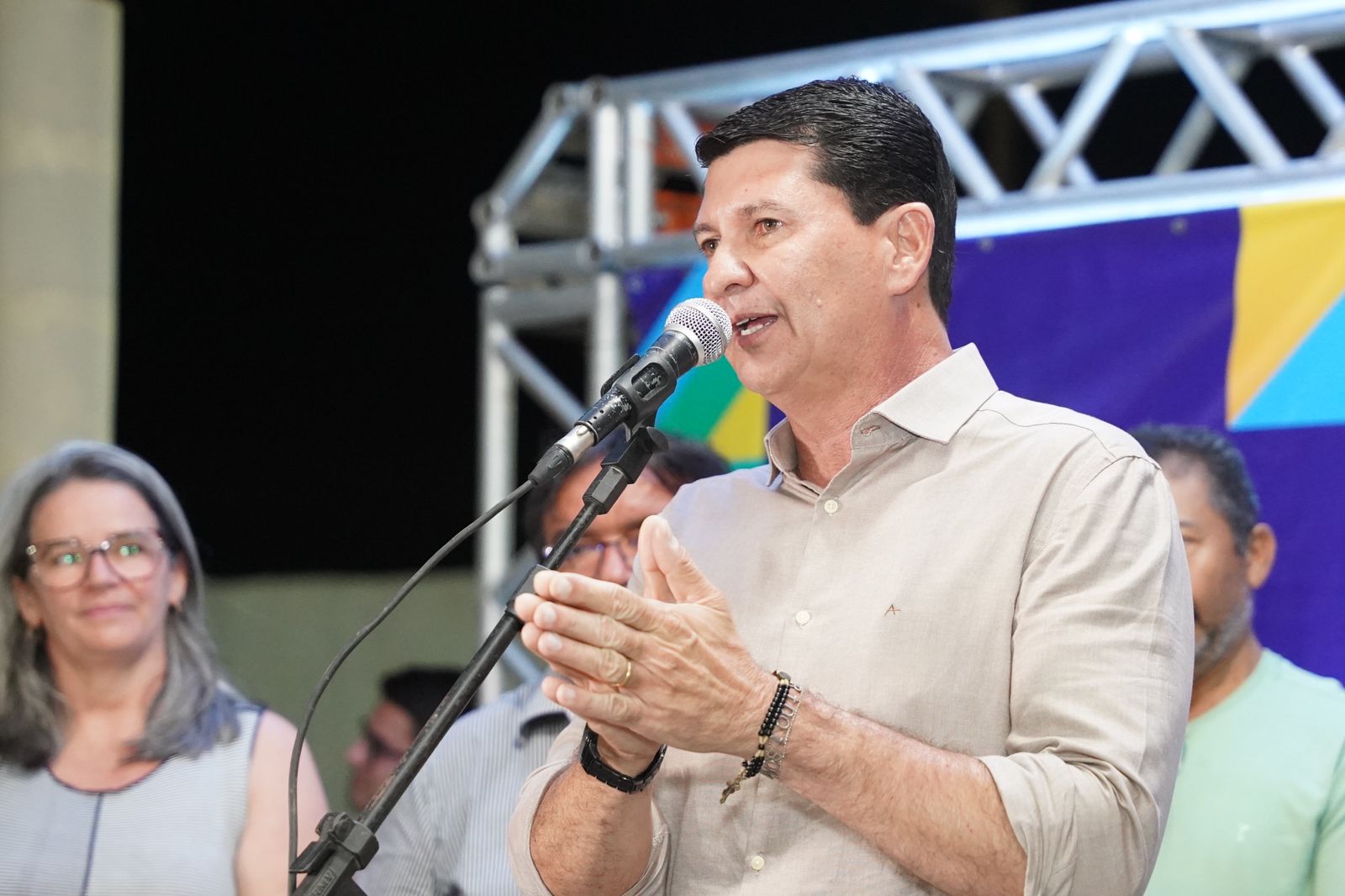 Simão Durando entrega novas escrituras a moradores de Petrolina 