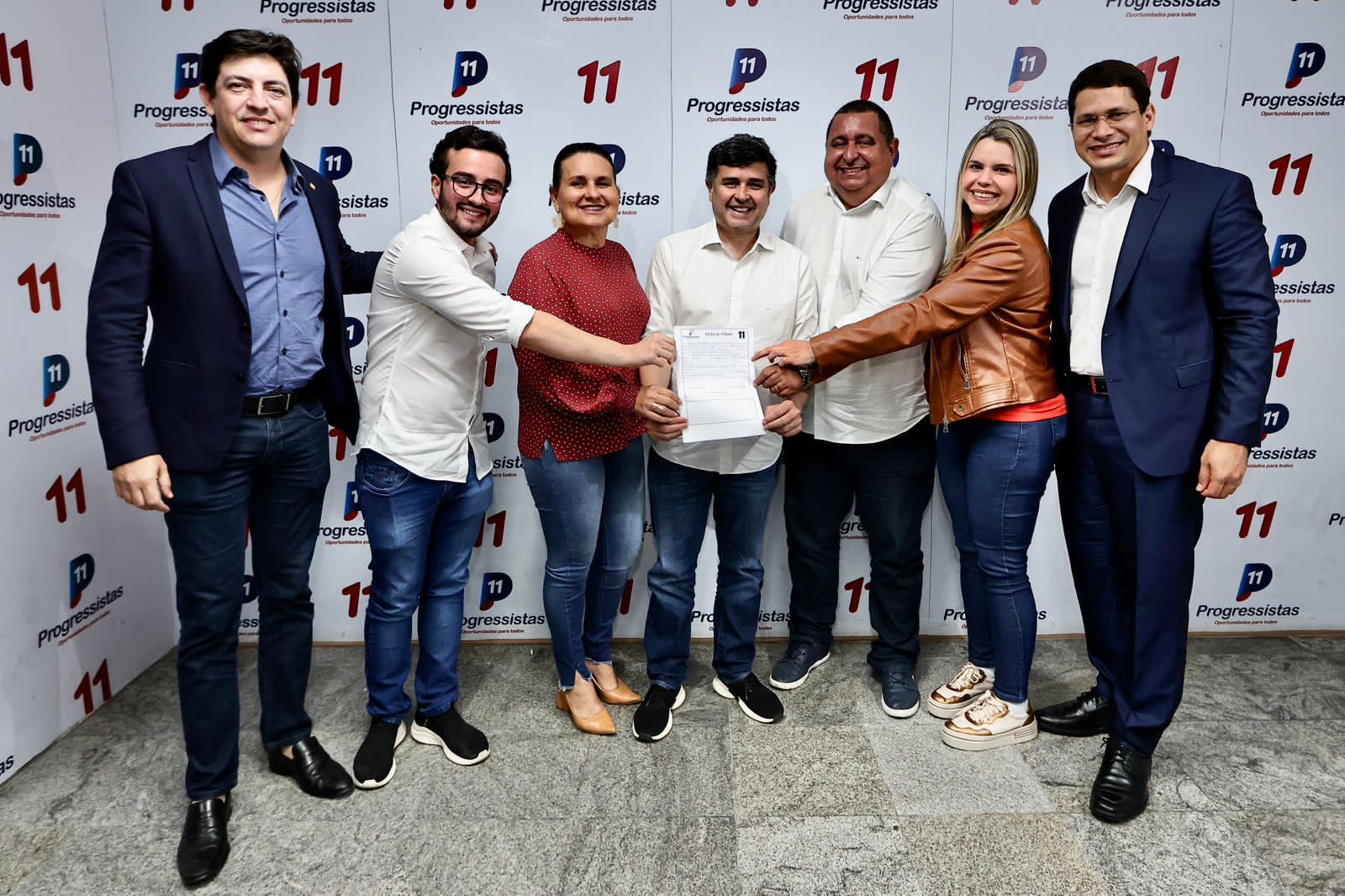 Vice-prefeito de Igarassu assina ficha de filiação ao PP