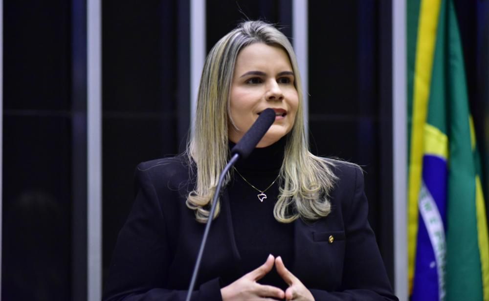 Clarissa critica postura de Lula e pede envio de Exército brasileiro à Israel