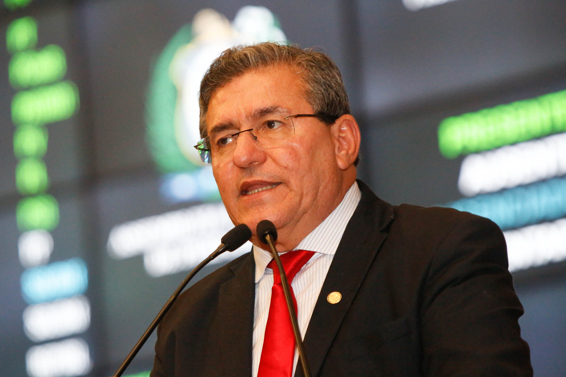 Duque pede solução urgente ao Estado para a crise do leite em PE 