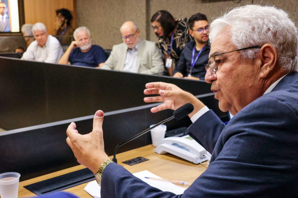 PL de Antônio Moraes que regulamenta uso de adubo orgânico é aprovado na CCLJ da Alepe