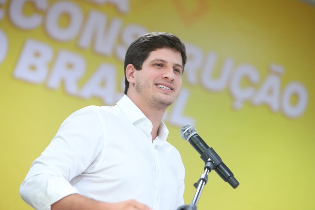 DataTrends aponta reeleição de João Campos em primeiro turno