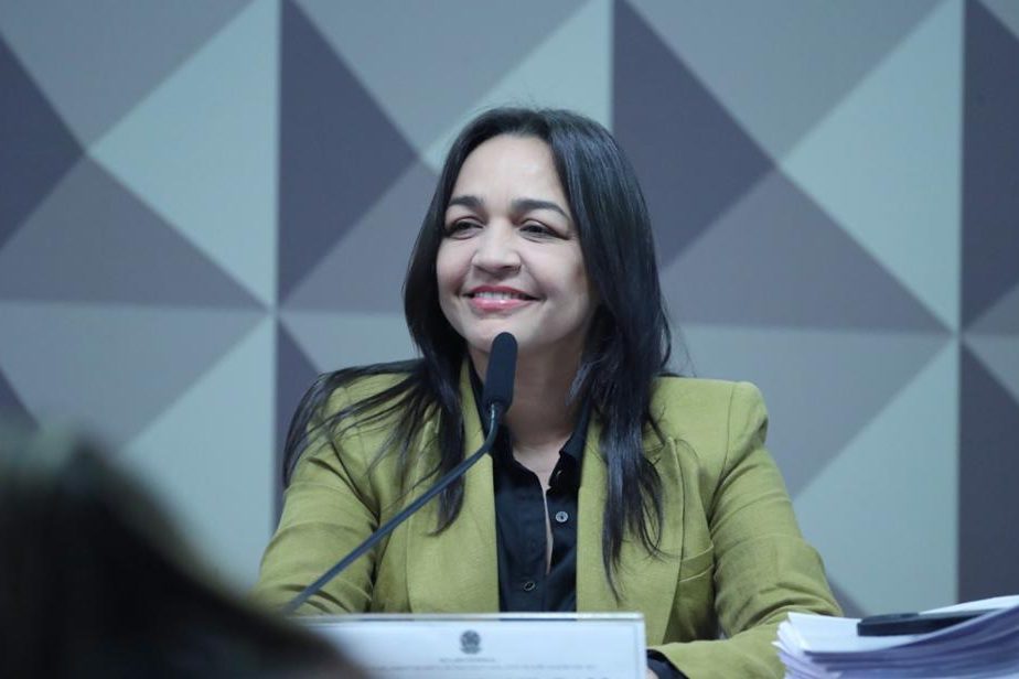 Relatora da CPMI do 8 de janeiro pede indiciamento de Bolsonaro e mais 60 pessoas