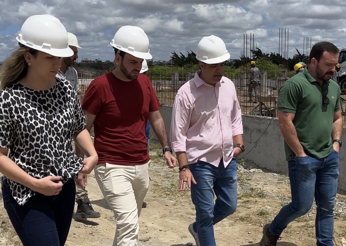 Bruno Lambreta acompanha obra da nova sede da Câmara de Caruaru