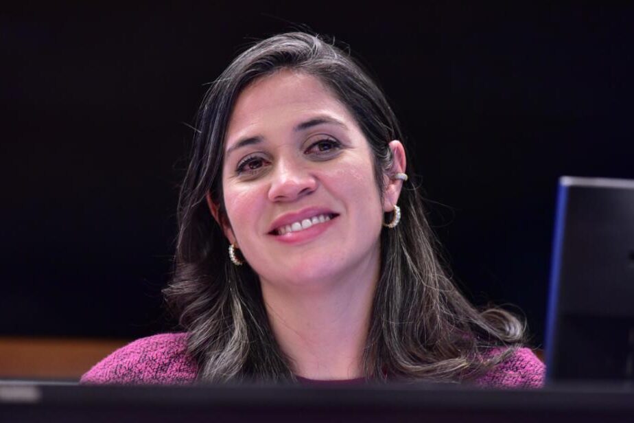 Projeto que garante salas de acolhimento no SUS para mulheres vítimas de violência avança na Câmara 