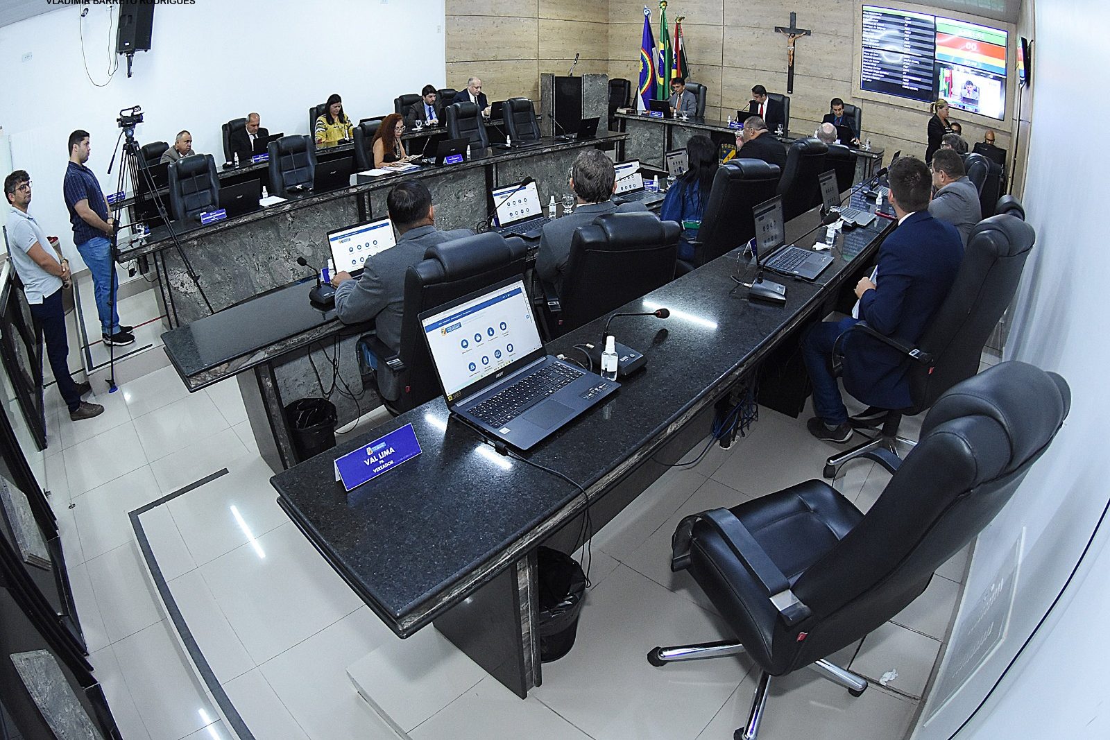 Vereadores debatem empréstimo da Compesa e criticam secretário de Caruaru