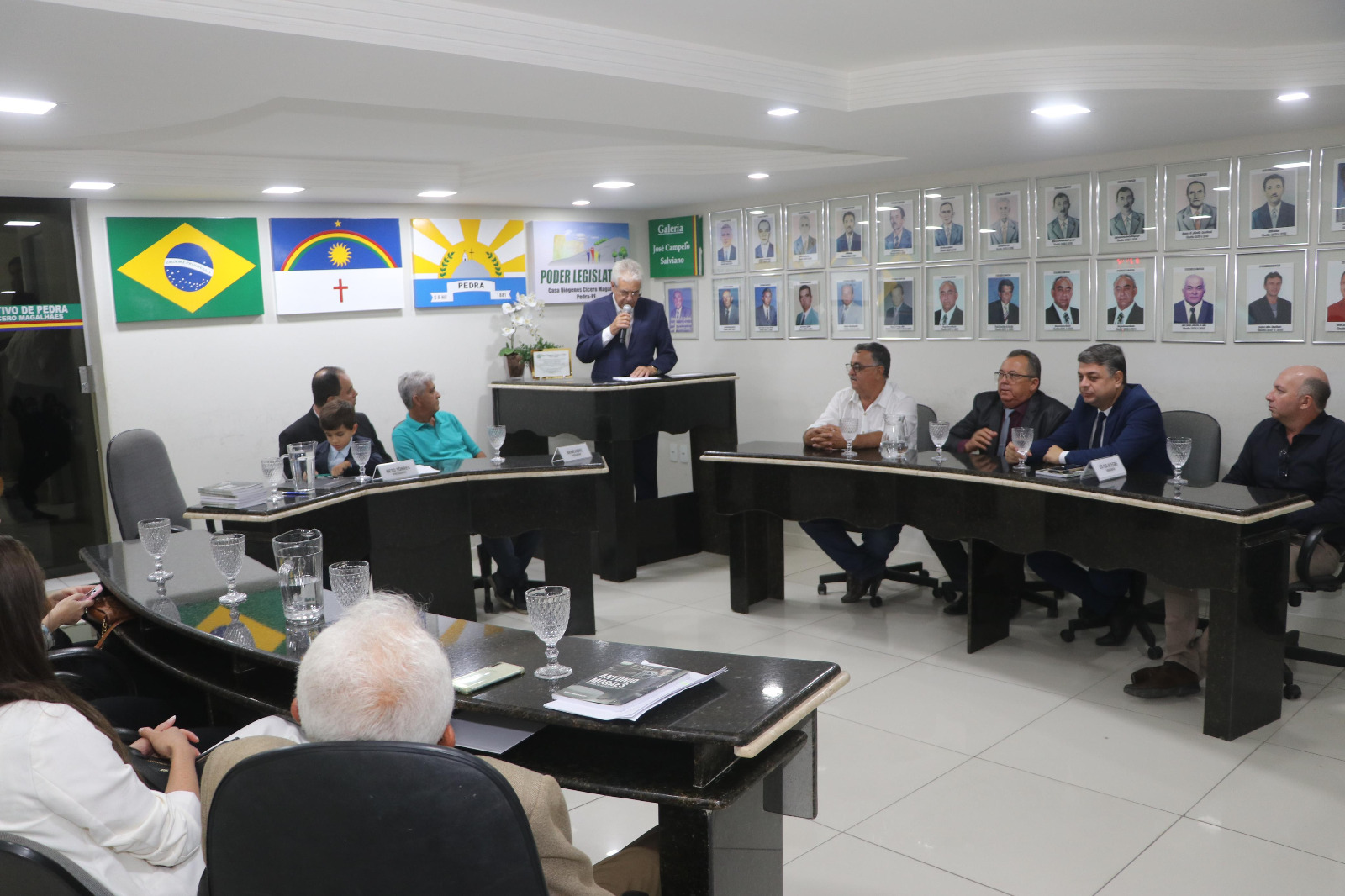 Deputado Antônio Moraes recebe título de cidadão da Pedra