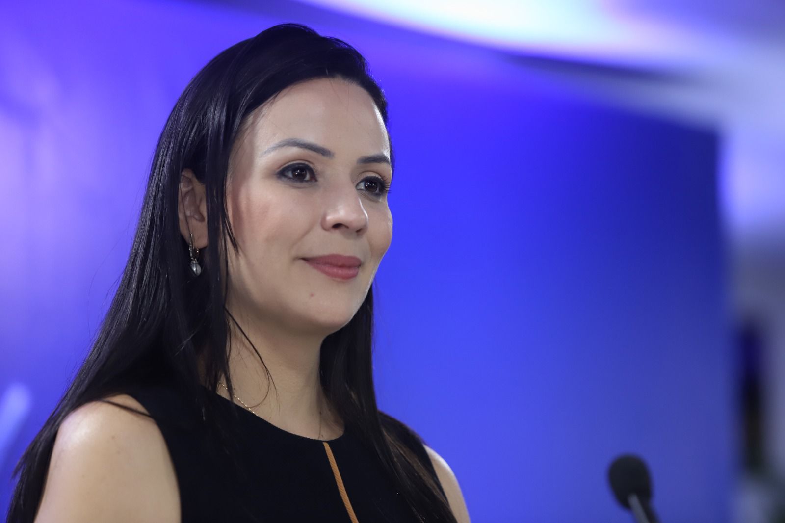 Prefeita de Serra reduz o salário dela, do vice, de secretários e cargos de confiança