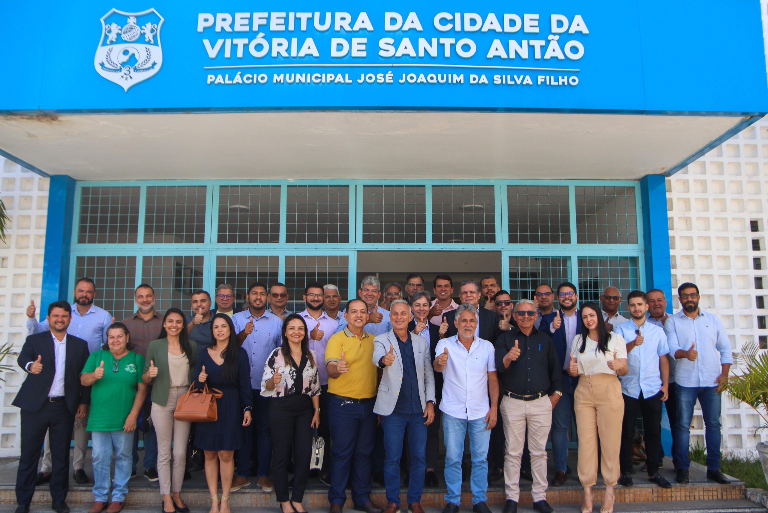 Vitória e Moreno se unem para atender comunidade da Cidade de Deus