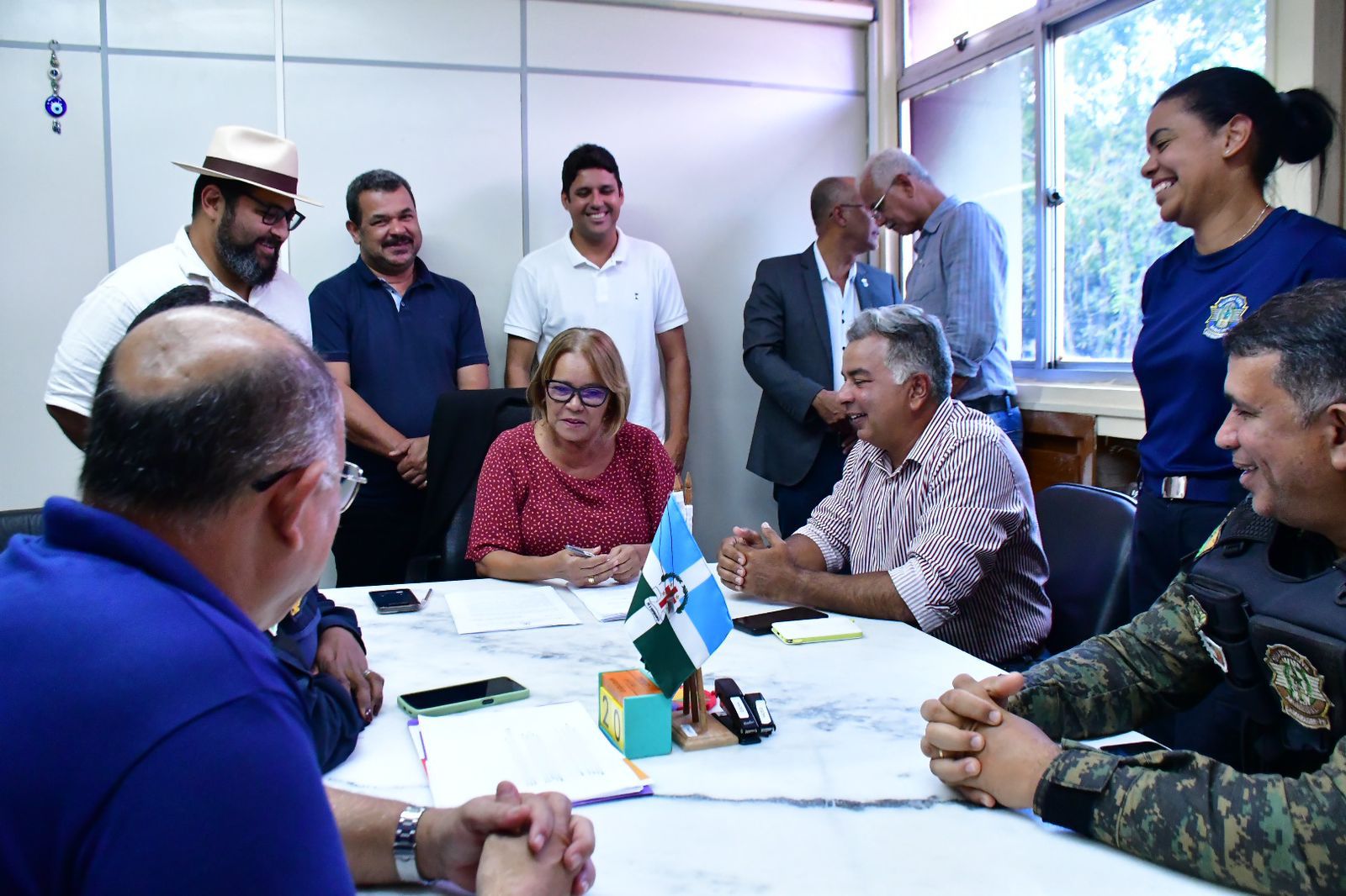 Nadegi sanciona leis que beneficiam guardas municipais de Camaragibe   