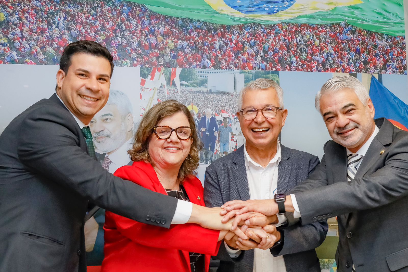 Elias Gomes recebe apoio da bancada federal do PT