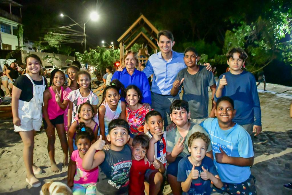 Nadegi realiza entrega tripla no Viana: iluminação em LED, praça e campo requalificados 