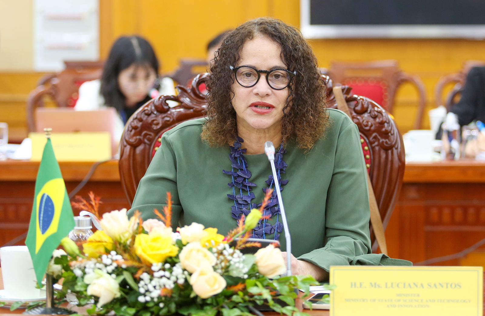 Ministra Luciana Santos discute parceria no Vietnã