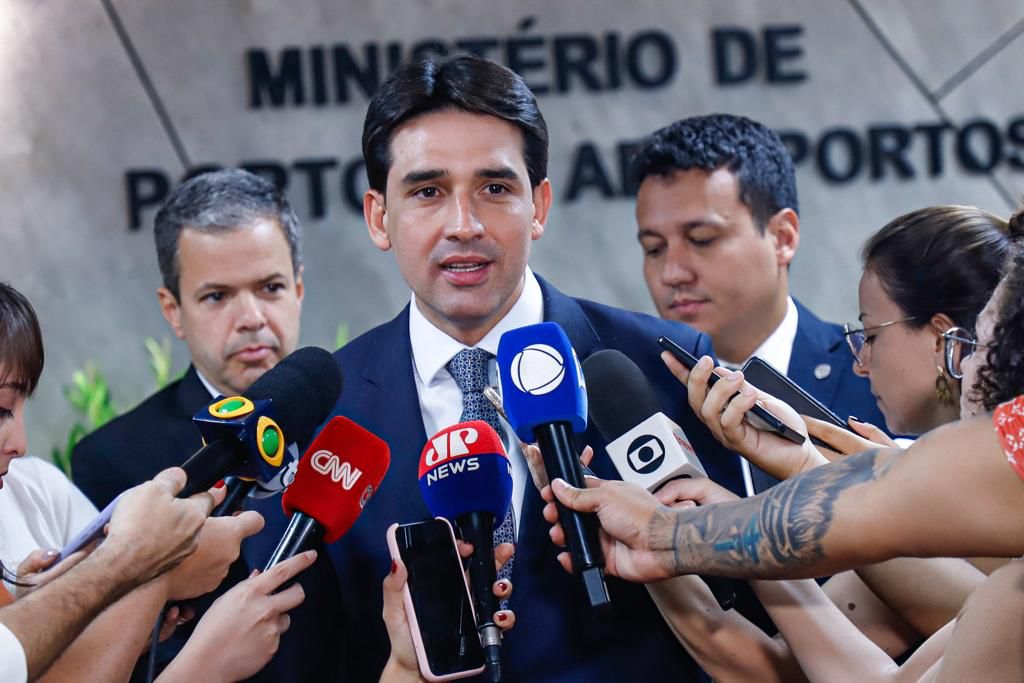 Ministro discute com setor aéreo redução do preço das passagens