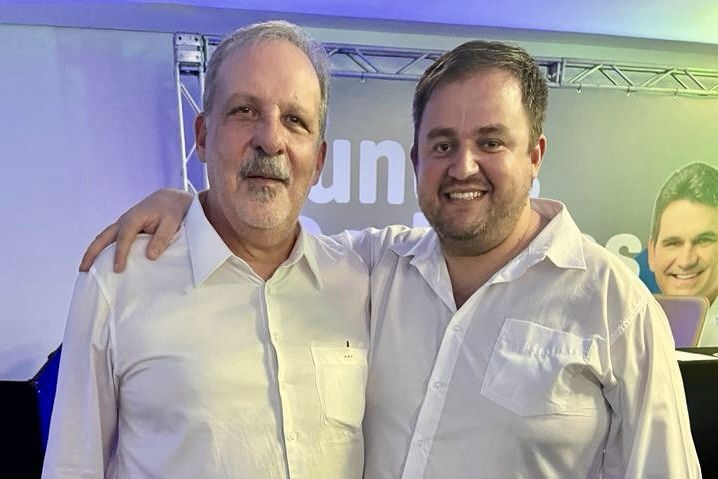 Presidente do Podemos Caruaru prestigia filiação de Armando ao partido