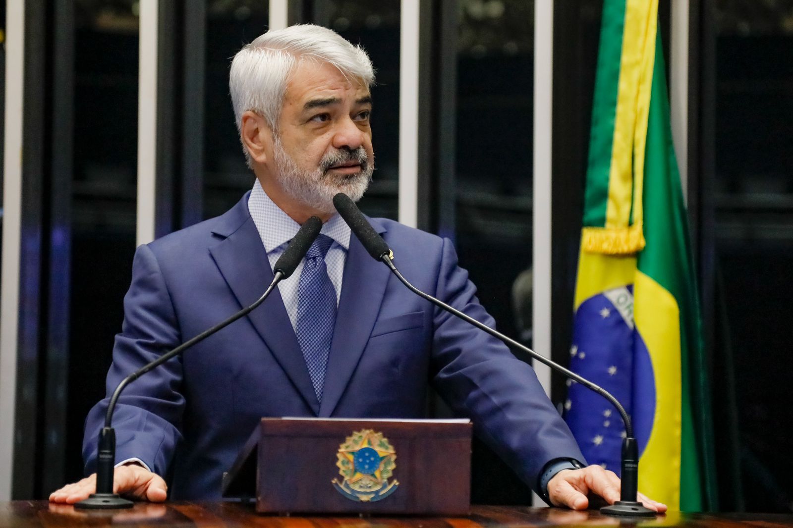 Senado aprova projeto de Humberto que cria poupança para alunos do ensino médio