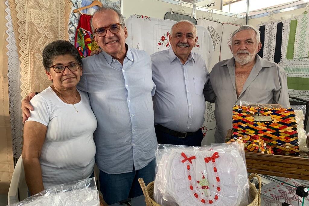 Dueire visita Feira do Bordado em Passira