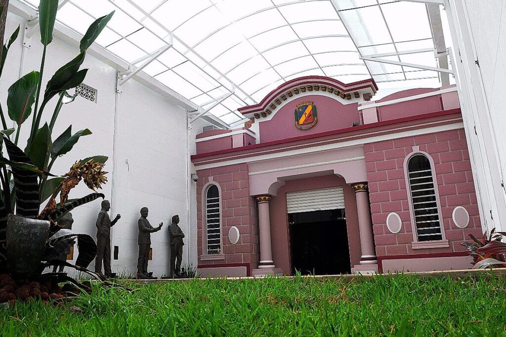 Vídeo: sessão da Câmara de Caruaru encerra com bate-boca de vereadores