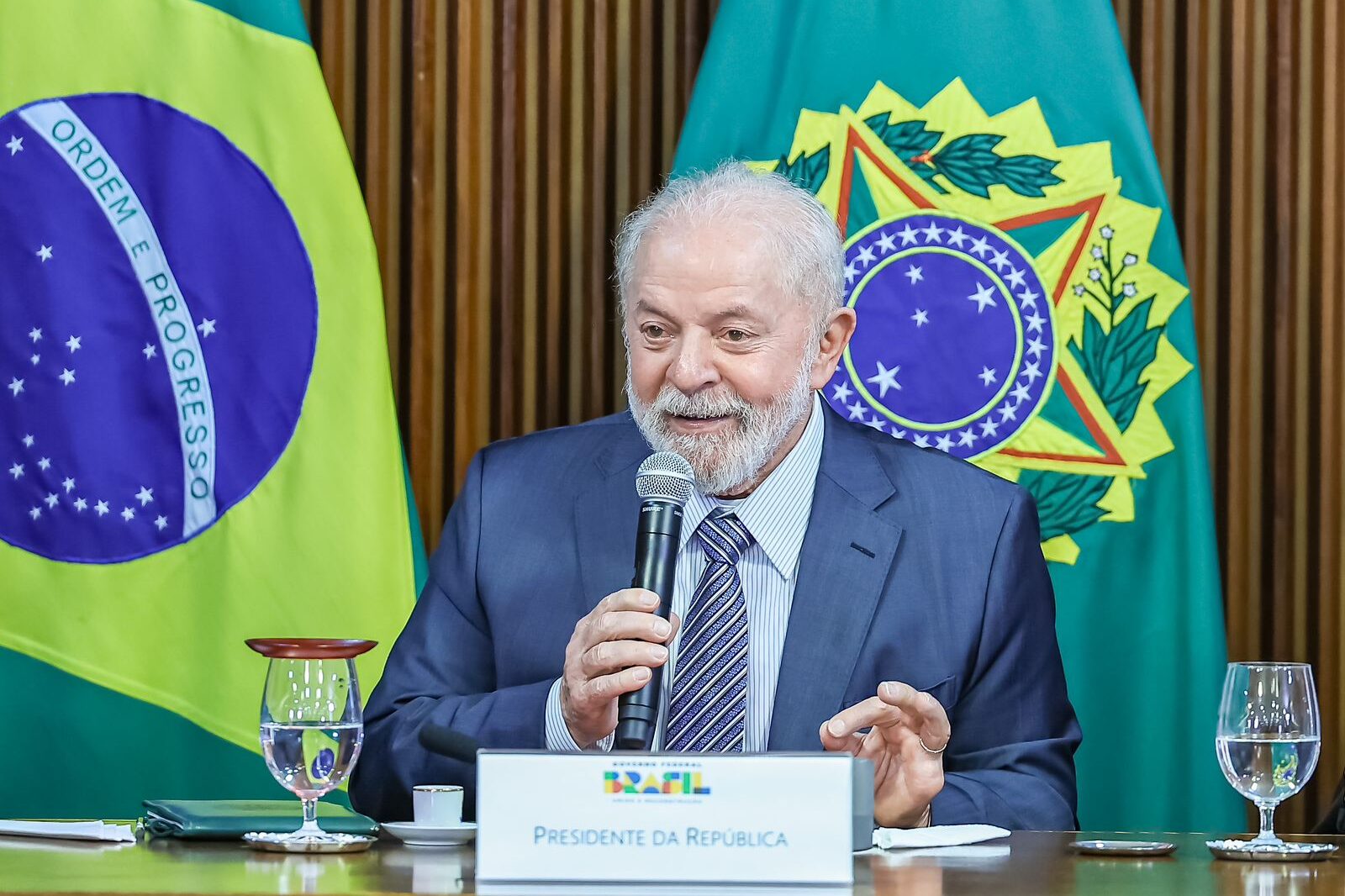 Lula veta integralmente desoneração da folha de 17 setores até 2027