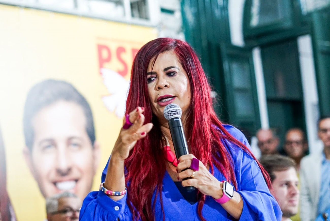 Em ato prestigiado, Gleide Ângelo assume comando do PSB de Olinda 