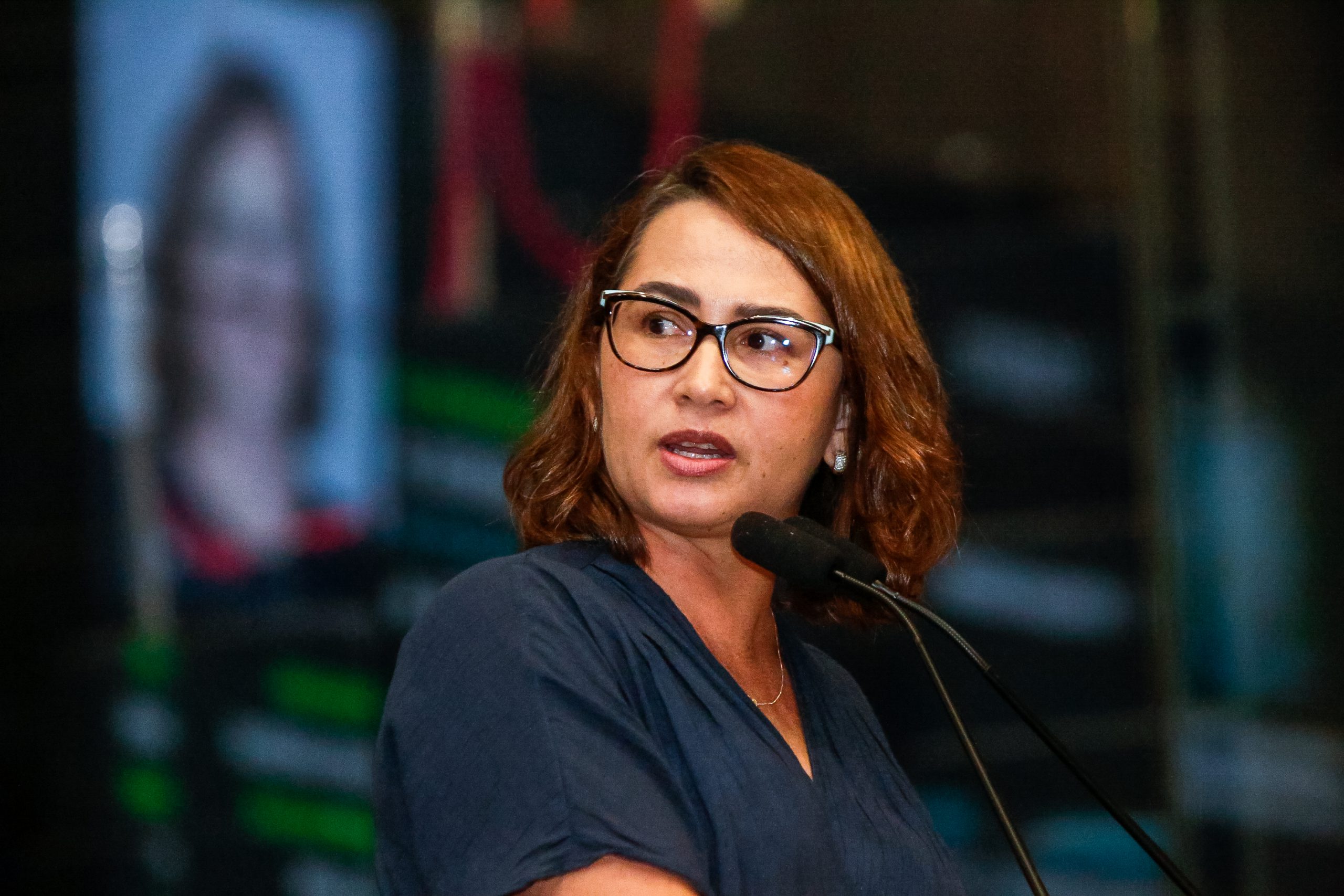 Débora protesta contra movimento na Comissão de Finanças e endurece com Álvaro