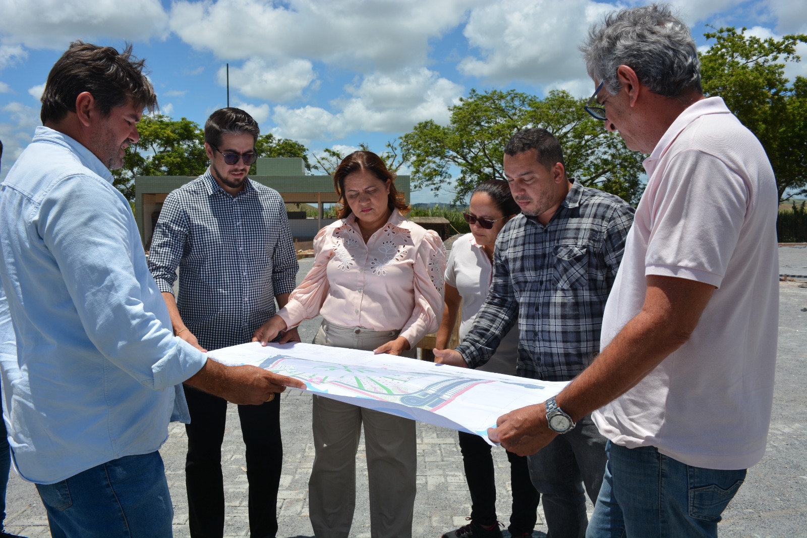 Prefeita Célia Sales vistoria obras do Pátio de Eventos de Ipojuca