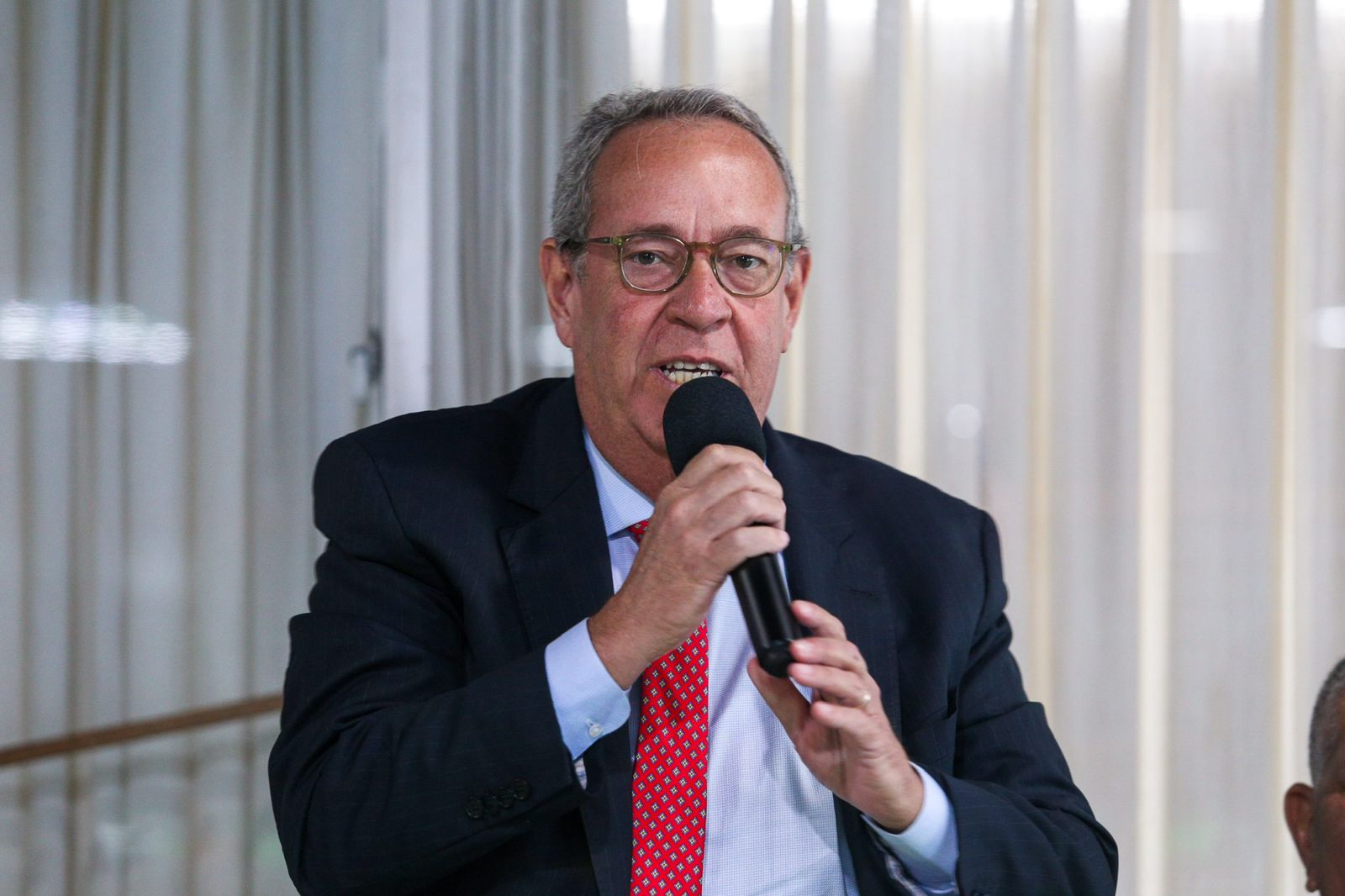 Álvaro Porto manda recado e indica caminho fora do PSDB