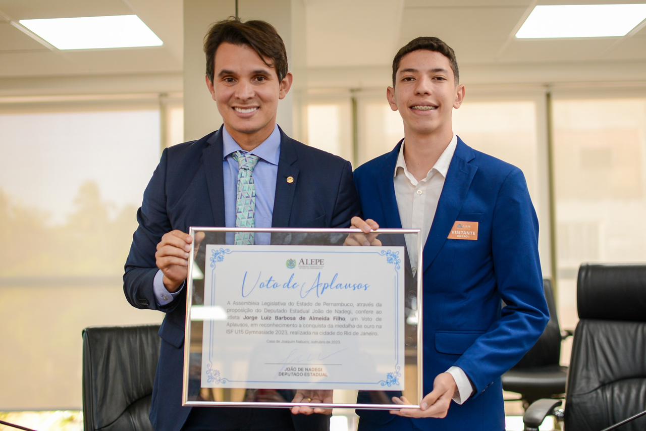 João de Nadegi concede “voto de aplauso” a pernambucano campeão mundial de Karatê