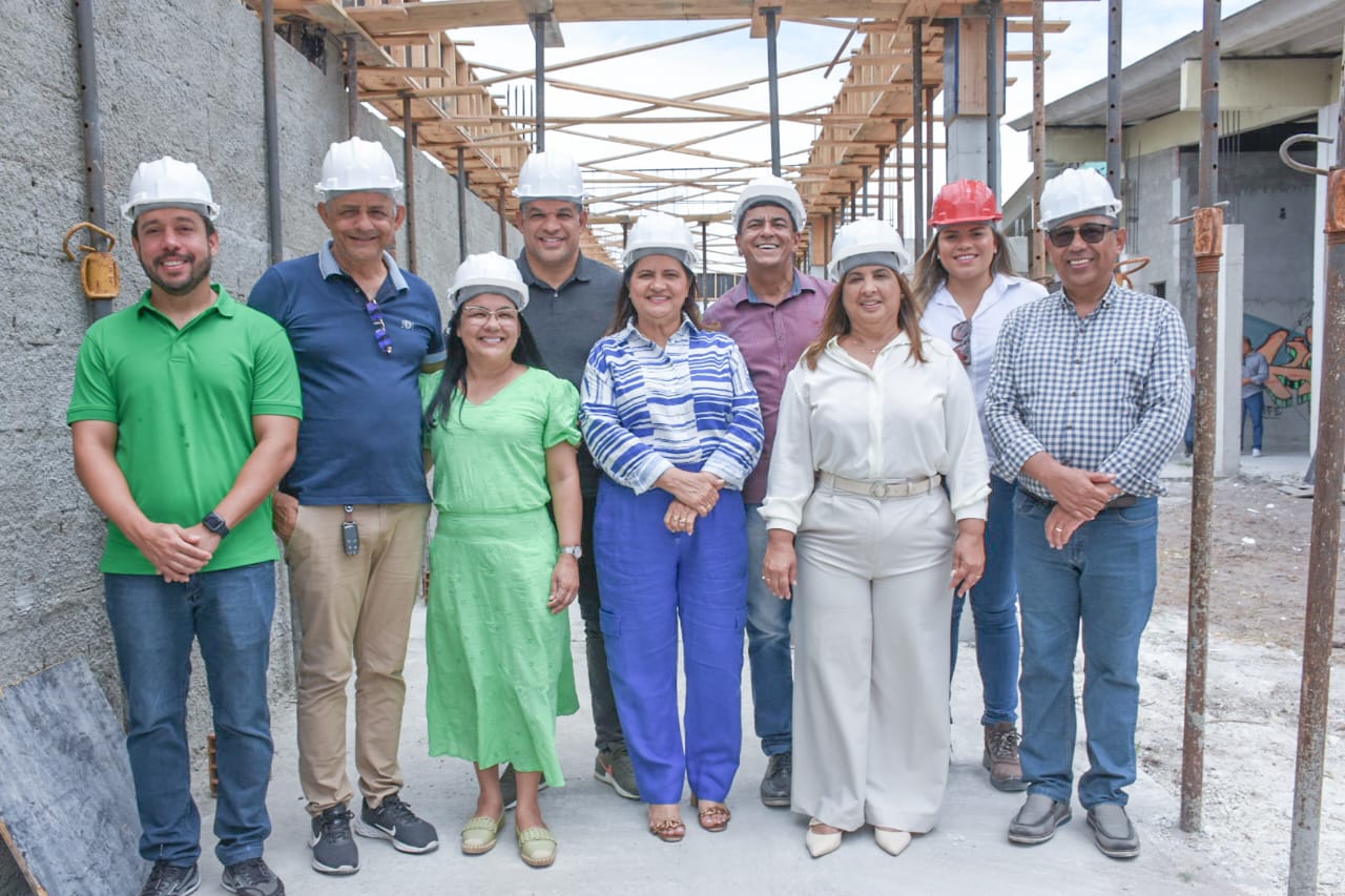 Célia Sales vistoria obras de uma das maiores escolas do Ipojuca