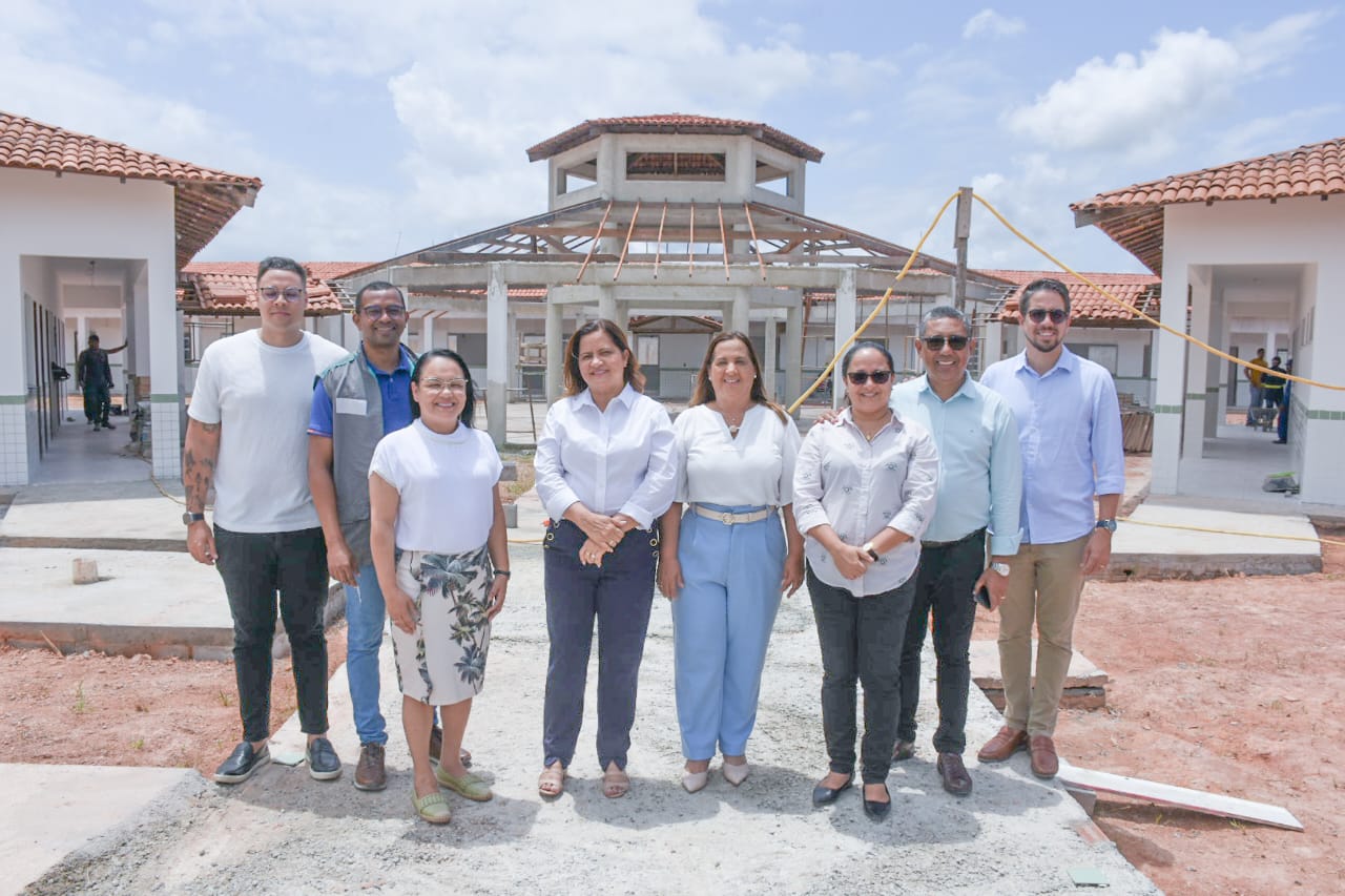 Célia Sales visita obra de escola e instalações do novo Centro de Reabilitação