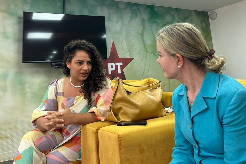 Rosa Amorim e Gleisi debatem o cenário eleitoral de Caruaru 