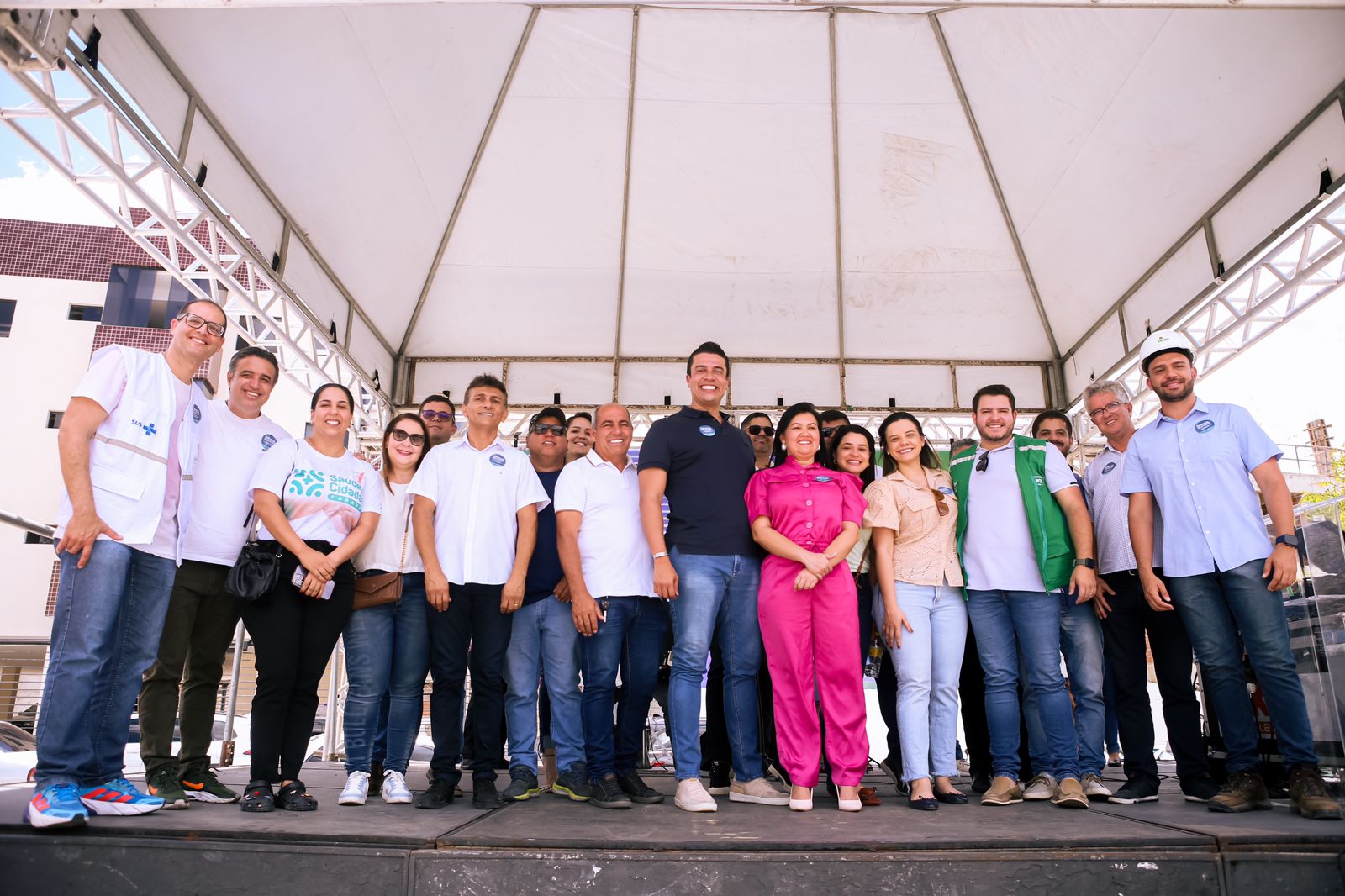 Rodrigo anuncia calçamento e drenagem de 14 ruas nas Rendeiras