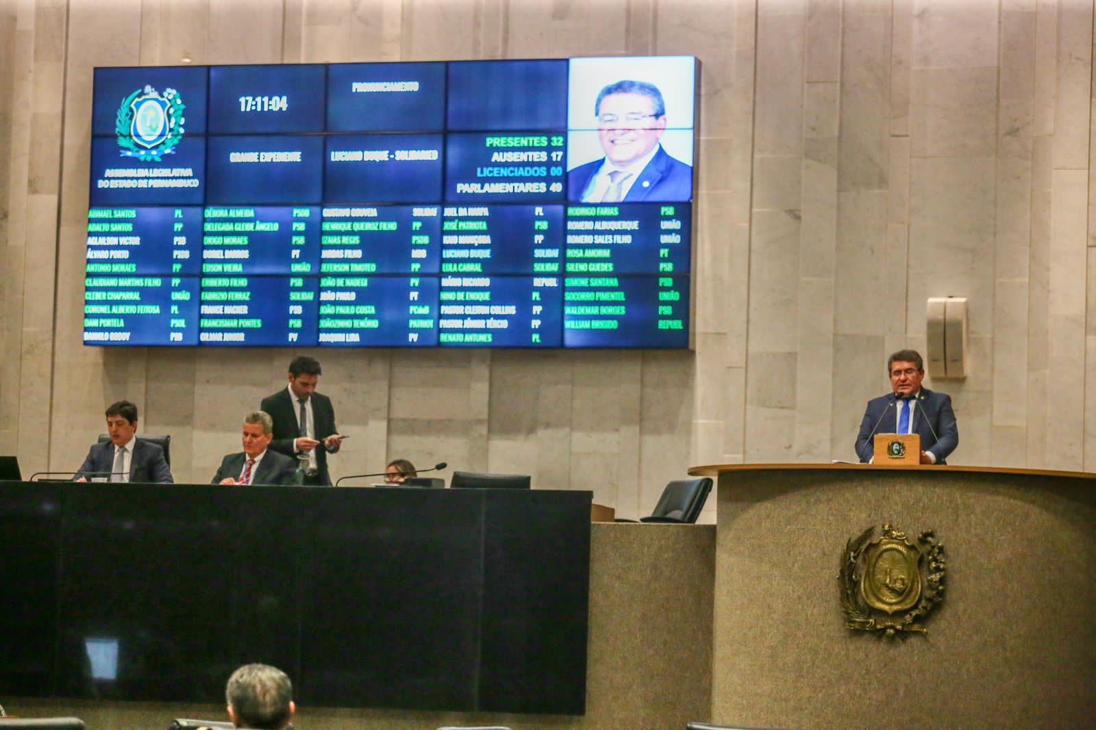 Duque comemora anúncio de uma nova maternidade em Serra Talhada