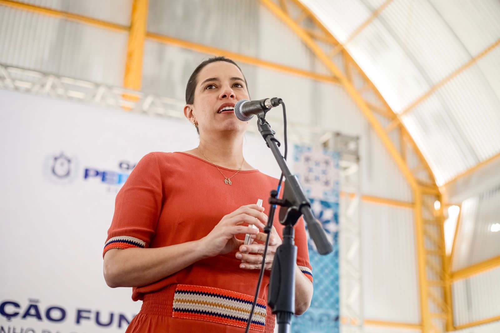 Governadora realiza entrega de casas e escrituras em Caruaru 