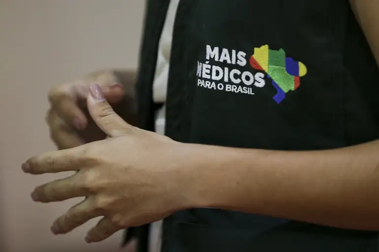 Ministério da Saúde inicia especialização para 15 mil profissionais do Mais Médicos