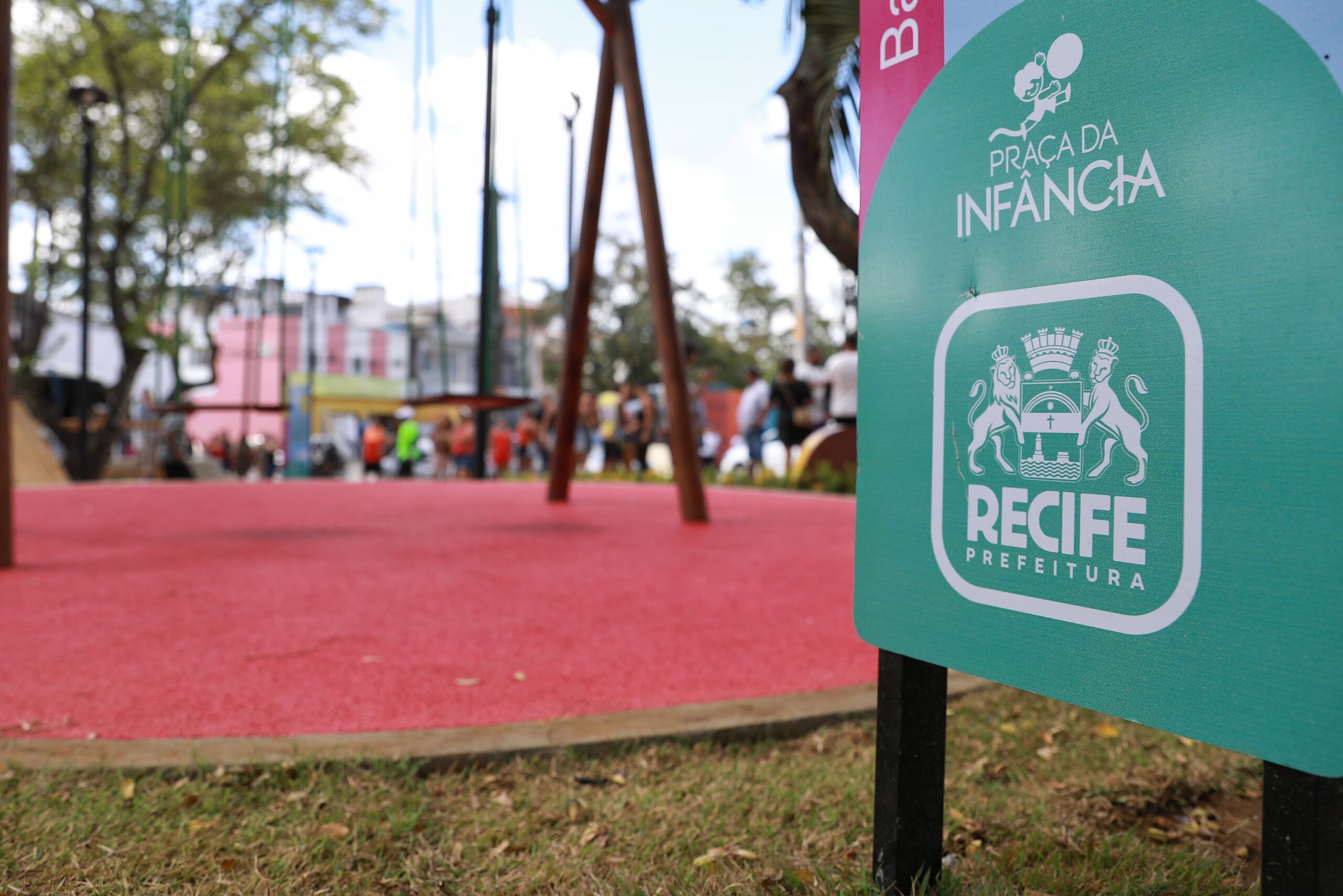 João Campos entrega a quarta Praça da Infância do Recife