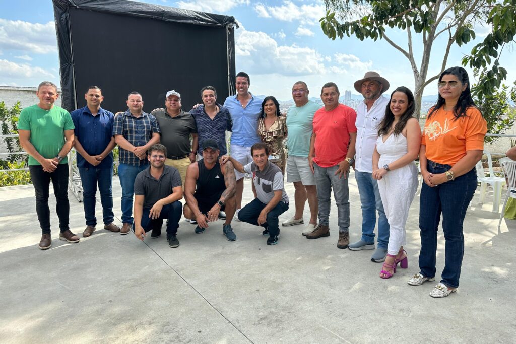 “Ninguém solta a mão de ninguém”, diz Rodrigo a vereadores