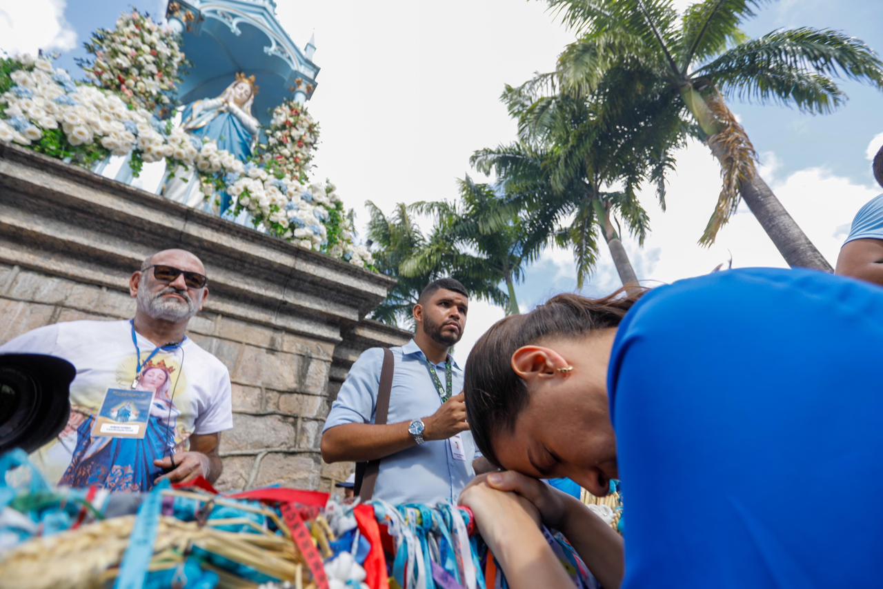 Raquel participa de missa na 119ª Festa do Morro da Conceição