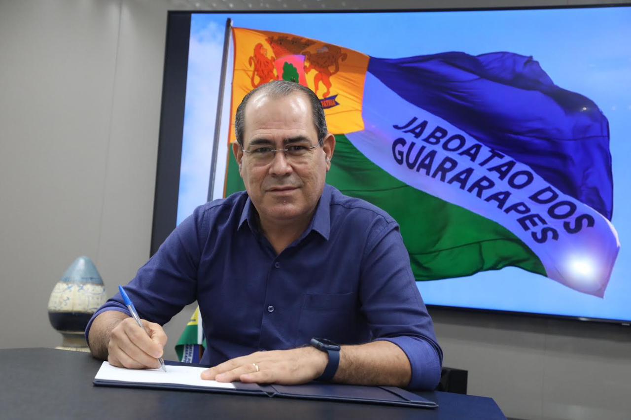 Mano anuncia antecipação da segunda parcela do 13º