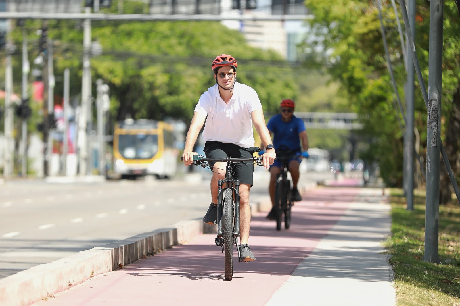 João Campos entrega Ciclovia da Avenida Agamenon Magalhães