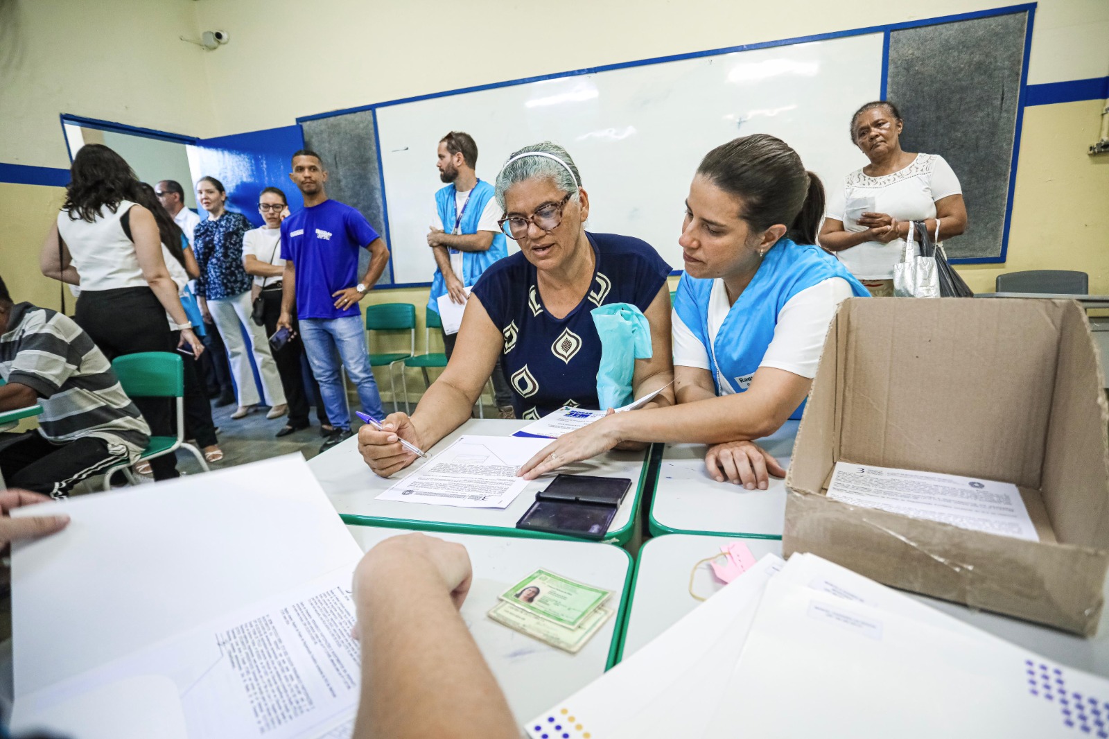 Raquel Lyra entrega 261 escrituras de moradias no Recife