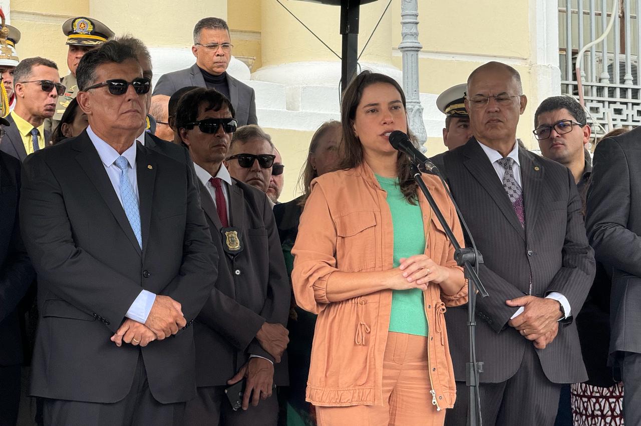 Raquel abandona coletiva ao ser questionada sobre críticas políticas à troca nas polícias