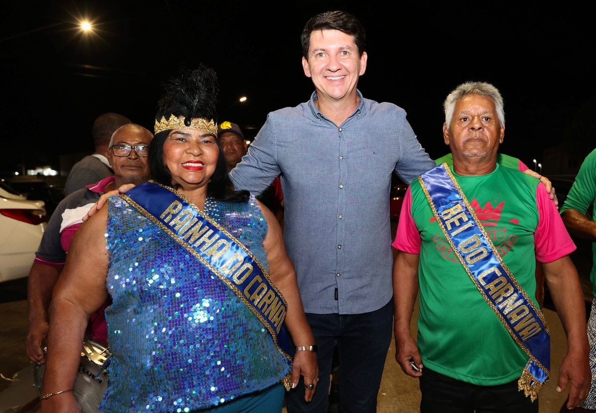 Simão anuncia Rei e Rainha do Carnaval 2024 em Petrolina