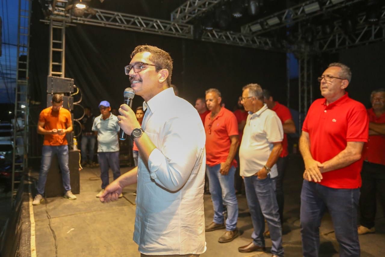 Eriberto Filho prestigia anúncio de obras na cidade de Jurema