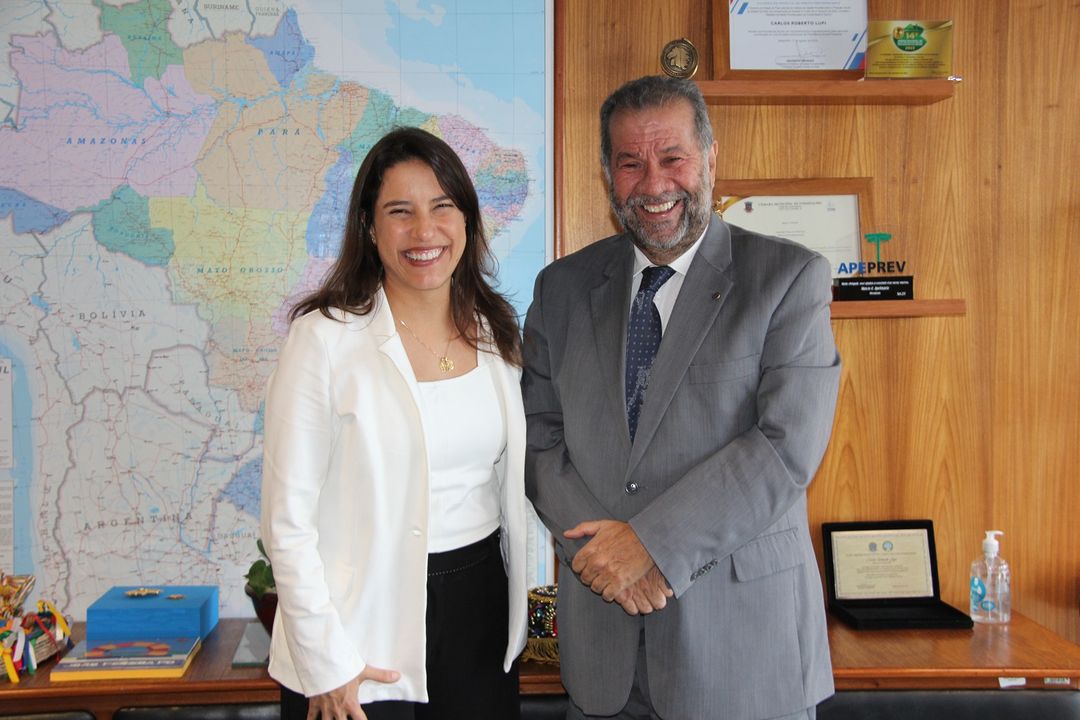 Antes de encontro em defesa da democracia, Raquel se reúne com Lupi 