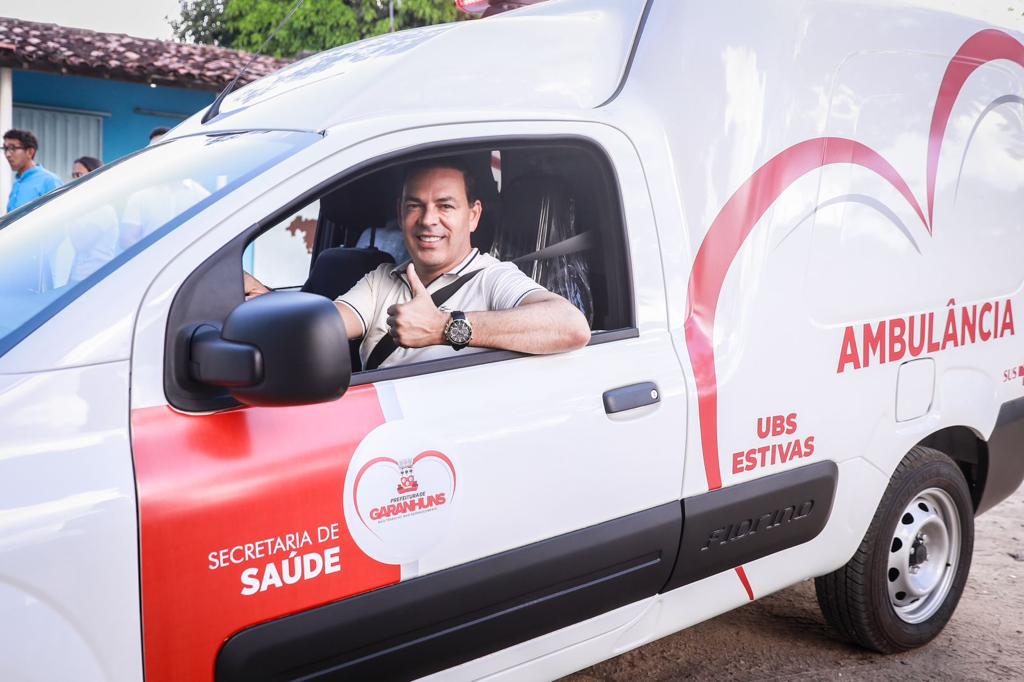 Sivaldo Albino entrega nova ambulância do pacote de cinco adquiridas pela gestão